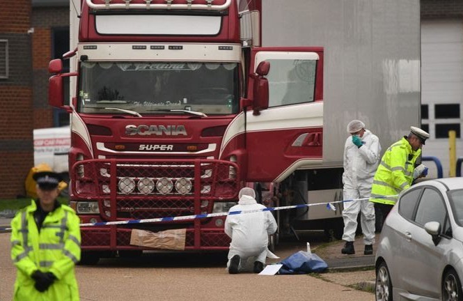 39 thi thể được phát hiện trong xe tải đông lạnh ở hạt Essex của Anh hôm 23/10. Ảnh: Sky News.