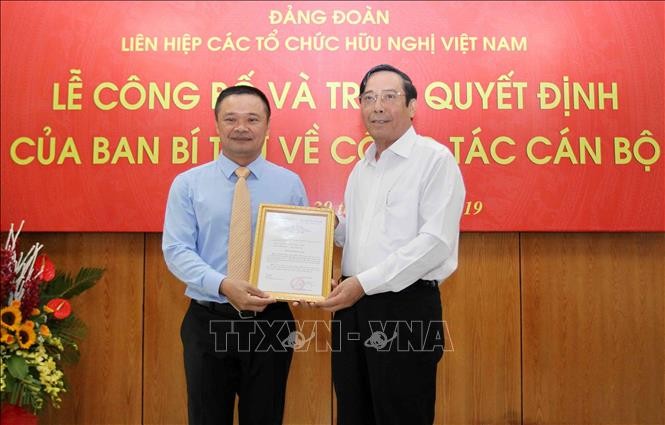 Ông Bạch Ngọc Chiến trong ngày nhận quyết định của Ban Bí thư về làm việc tại Liên Hiệp các tổ chức Hữu nghị Việt Nam (ảnh TTXVN)