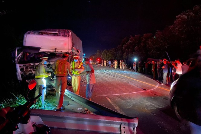 Vụ tai nạn ở Bình Thuận làm 8 người chết