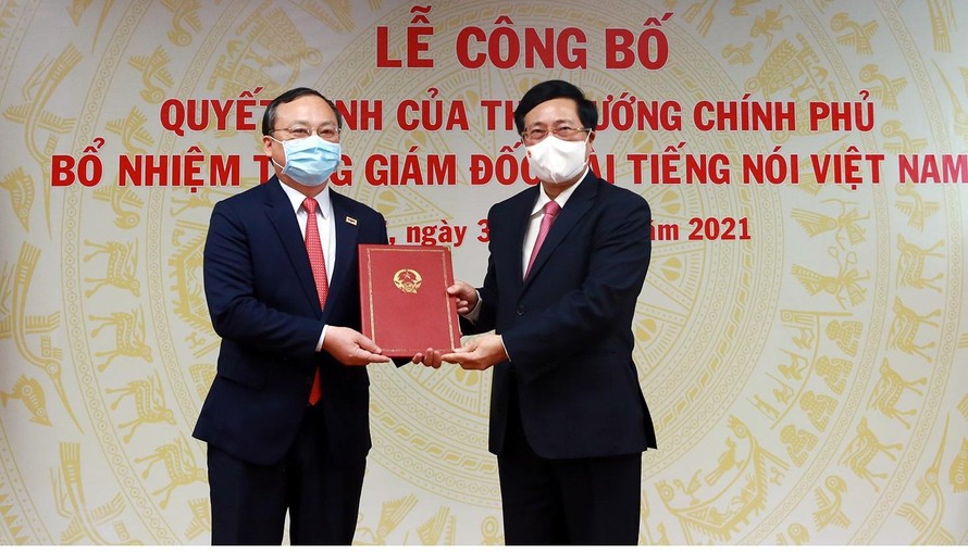 Phó Thủ tướng Phạm Bình Minh trao quyết định bổ nhiệm cho ông Đỗ Tiến Sỹ