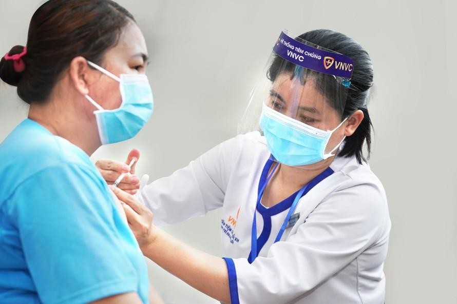 Tiếp tục ưu tiên cấp vắc xin cho TPHCM và các tỉnh phía Nam