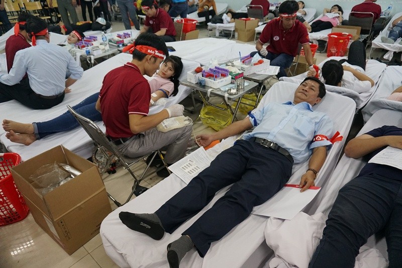 Nhiều lãnh đạo TPHCM, BV Chợ Rẫy tham gia hiến máu