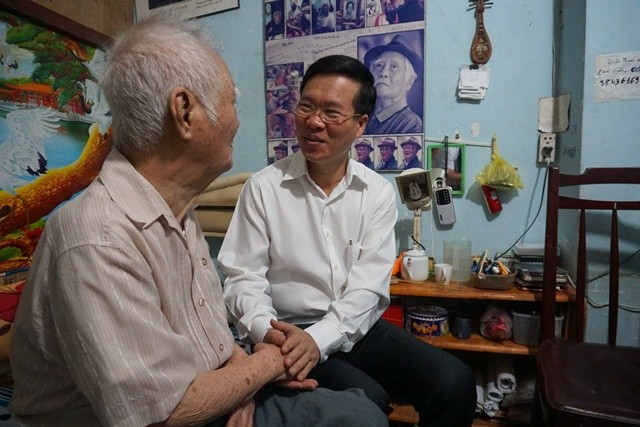 Ông Võ Văn Thưởng thăm, chúc Tết nhạc sỹ Nguyễn Văn Tý