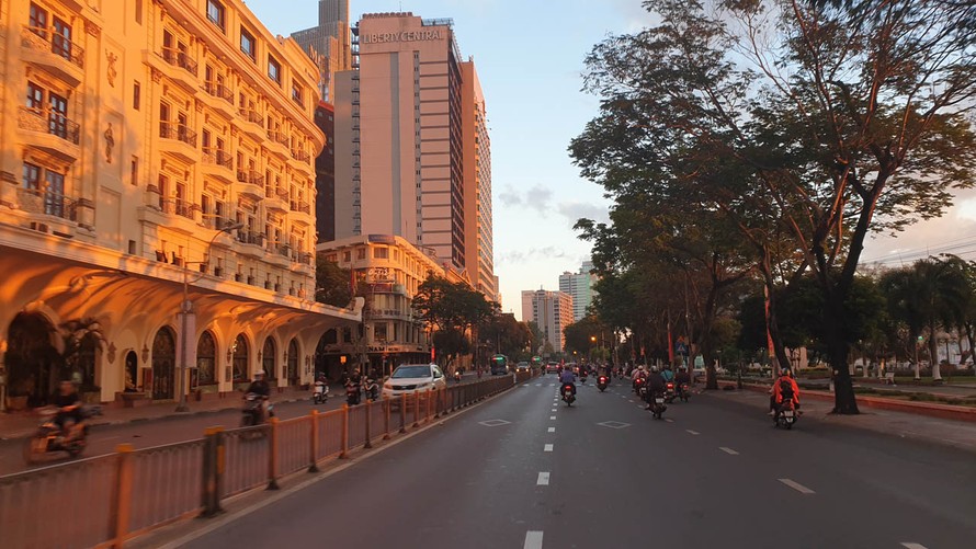 Ngày đầu đi làm sau kỳ nghỉ Tết, trung tâm Sài Gòn thông thoáng