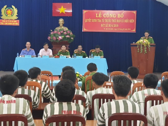 Tha tù trước thời hạn 12 phạm nhân trong trại giam Chí Hòa