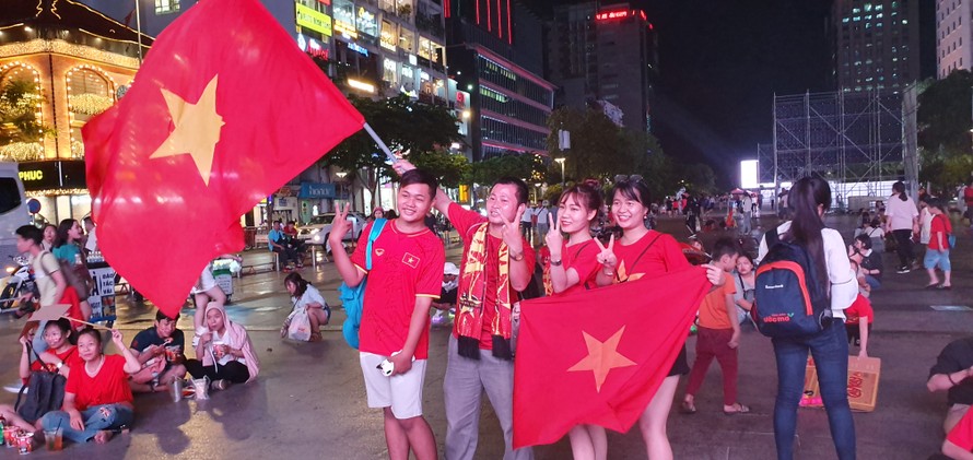 Tối nay phố đi bộ Nguyễn Huệ phát trực tiếp trận Việt Nam - UAE