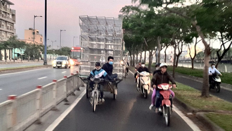 Xe máy 'hết đát' đại náo đường phố Sài Gòn