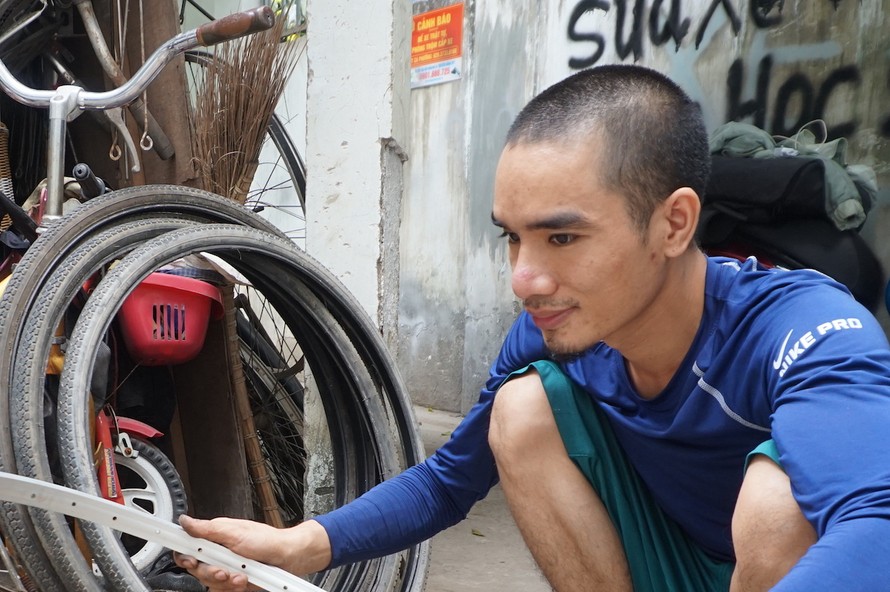 Chàng kỹ thuật viên 'hồi sinh' xe đạp cũ tặng học trò nghèo