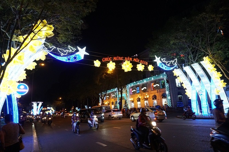 Không khí Noel ngập tràn đường phố Sài Gòn