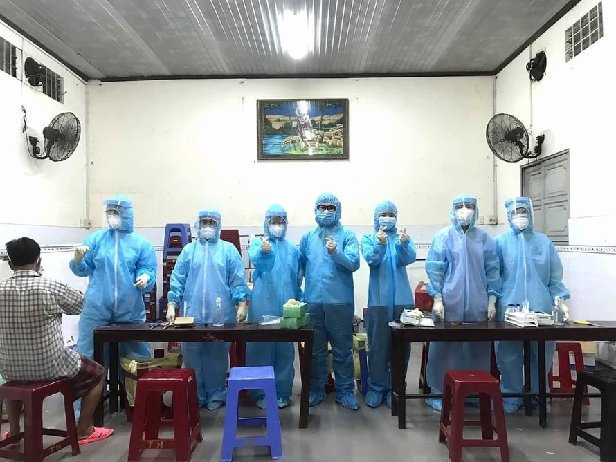 Sinh viên trường ĐH Y Khoa Phạm Ngọc Thạch tham gia tuyến đầu chống dịch 