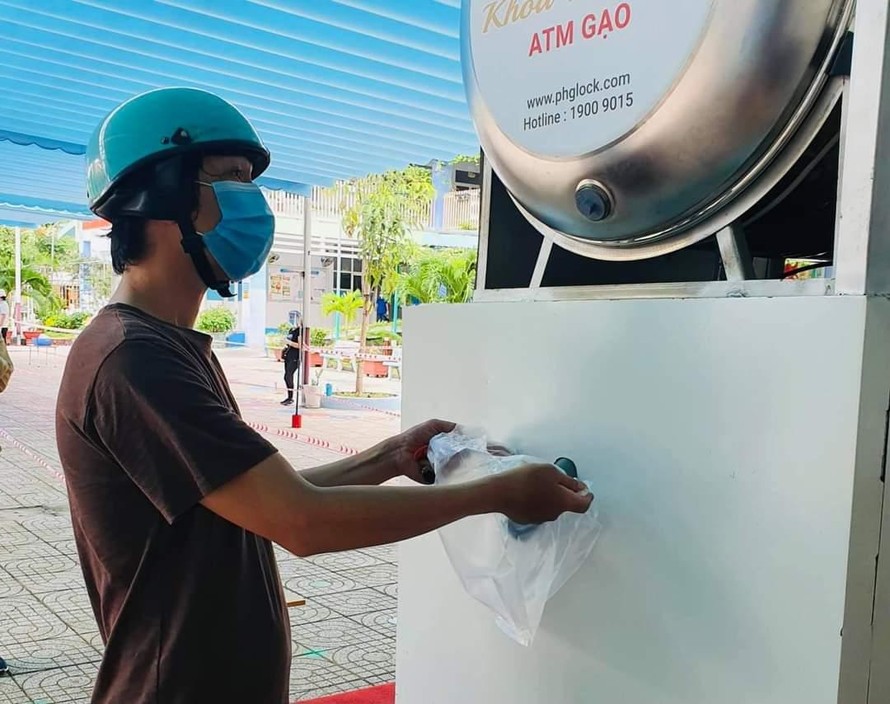 TP. HCM: Thêm nhiều cây “ATM gạo” hỗ trợ người dân khó khăn