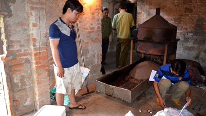 Một cơ sở sản xuất cà phê giả ở Quảng Ngãi bị công an bắt quả tang