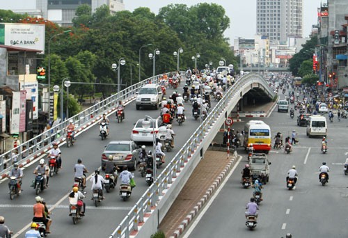 Luật Thủ đô đi vào cuộc sống đã giúp Hà Nội thực hiện tốt công tác phát triển hạ tầng giao thông. Ảnh: Như Ý