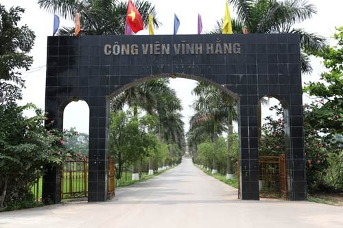 Cổng vào Công viên nghĩa trang Vĩnh Hằng.