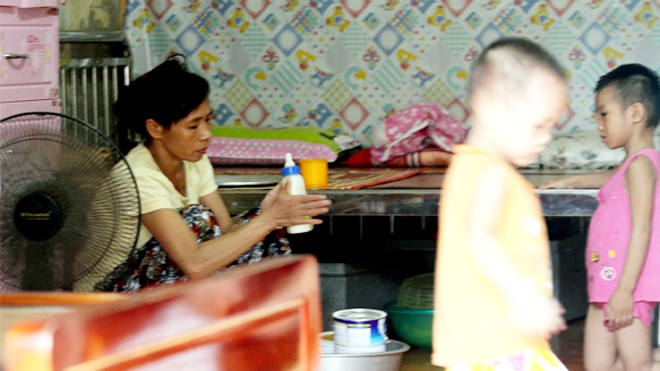 Các cháu bị bỏ rơi, có hoàn cảnh khó khăn... đang được nuôi dưỡng tại chùa Bồ Đề (ảnh chụp sáng 12/8/2014). Ảnh: Phú Khánh