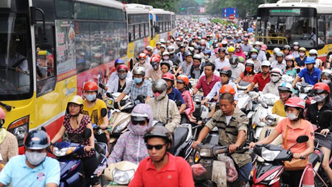 Nhiều tuyến đường Hà Nội thường xuyên ùn tắc vào giờ cao điểm. Ảnh: Bá Đô