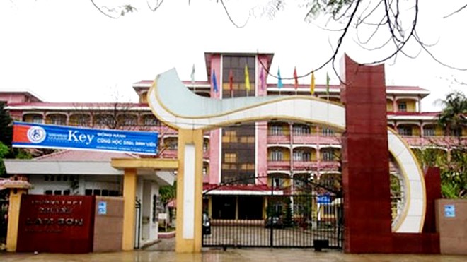 Trường THPT Chuyên Lam Sơn - Thanh Hóa, nơi cô Nguyễn Thị Lan giảng dạy