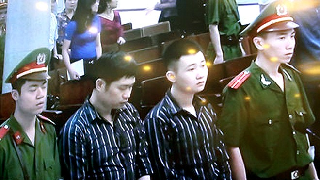 2 bị cáo Nguyễn Mạnh Tường và Đào Quang Khánh trong phiên tòa xét xử lần 1