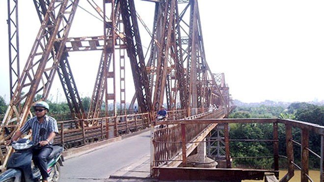 Cầu Long Biên đang xuống cấp do đã khai thác hơn 100 năm Ảnh: Thùy dương