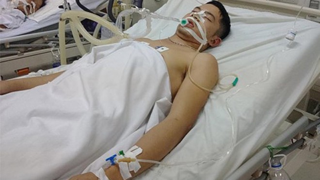 Một nạn nhân đang được điều trị tại Bệnh viện đa Khoa Nghệ An. Ảnh: Báo Thanh Niên
