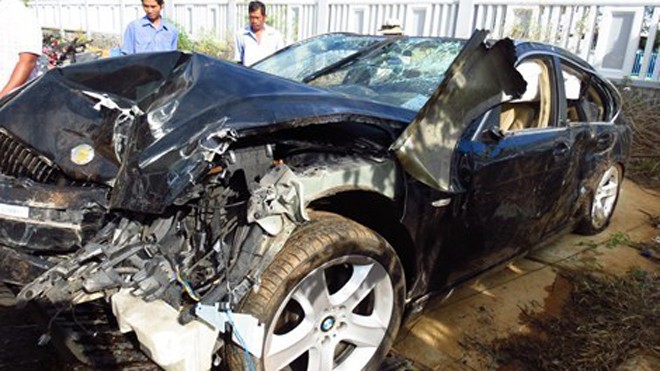 Xe ô tô BMW biển số 29A-410.86 bị hư hỏng rất nặng sau tai nạn được đưa về trụ sở PC67 công an tỉnh Bà Rịa-Vũng Tàu