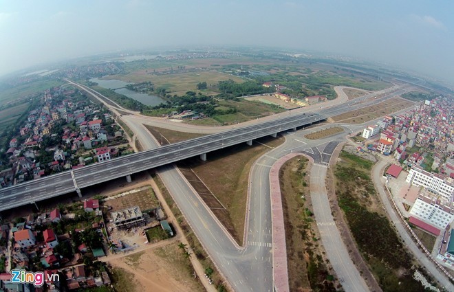 Đường Võ Nguyên Giáp (cao tốc Nội Bài - Nhật Tân) xuất phát từ điểm nối với đường dẫn cầu Nhật Tân tại xã Vĩnh Ngọc, huyện Đông Anh. Ảnh: Hoàng Hà