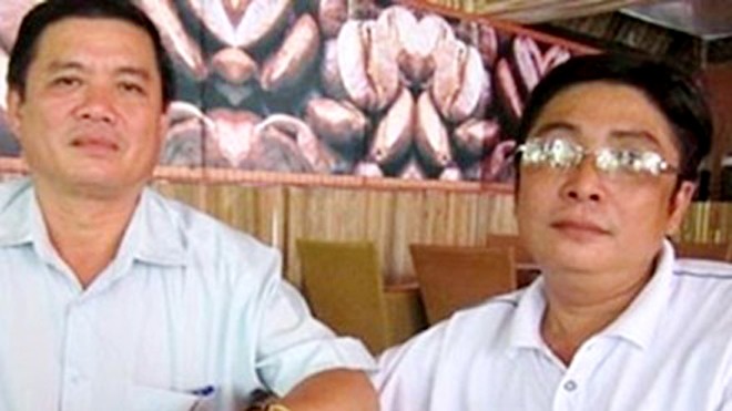 Ông Bùi Quốc Khánh – Phó Giám đốc Sở Ngoại vụ (phải) và ông Phạm Thành Chung – Phó Giám đốc Sở Nội vụ (trái). Ảnh: Pháp luật Thành phố HCM