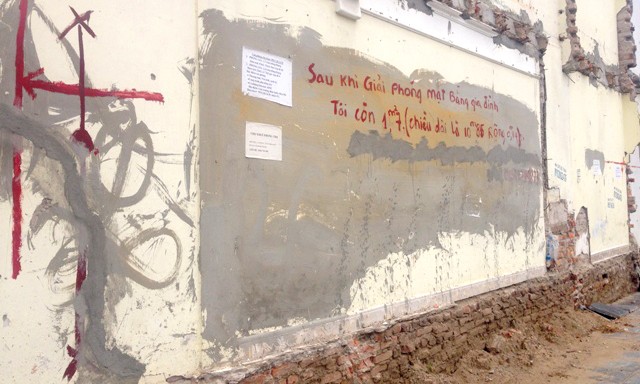 "Bức tường có diện tích 1,7m2" đang được rao bán với giá 1 tỷ đồng trên đường Nguyễn Văn Huyên kéo dài