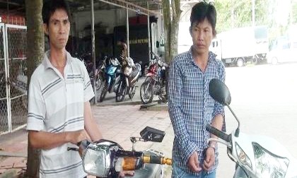 Hai đối tượng Lê Minh Trường và Phan Duy Khánh trộm xe trong trụ sở công an xã
