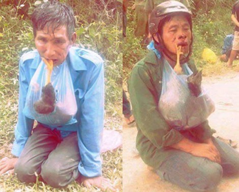 Hình ảnh về 2 đối tượng trộm gà, dân bắt ngậm gà chết chụp ảnh tung lên Facebook