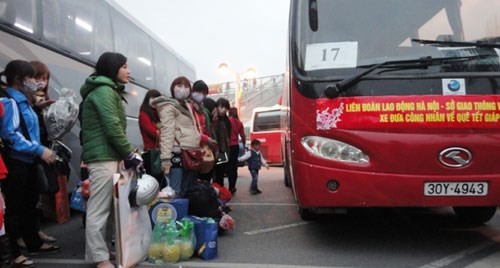 Hà Nội: 20.000 công nhân khó khăn được về quê đón Tết bằng xe miễn phí
