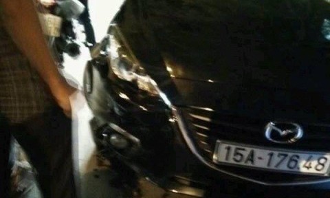 Chiếc xe Mazda gây tai nạn liên hoàn trên đường phố Hải Phòng