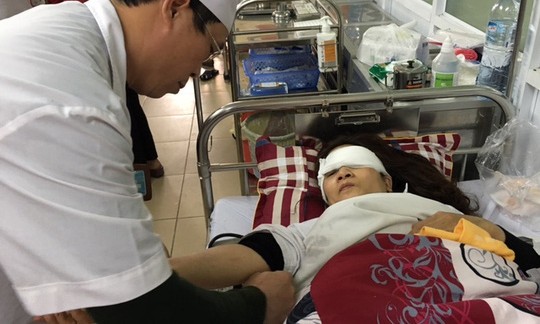 Bà Trần Thị Thu Hiền - cán bộ Phòng Tiếp dân 1 (Ban Tiếp công dân Trung ương) đang được điều trị tại Bệnh viện 103. Ảnh: CTV