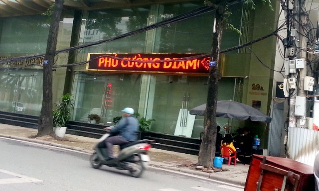 Cửa hàng kinh doanh kim cương của Phú Cường sáng nay (7/3) đã đóng cửa