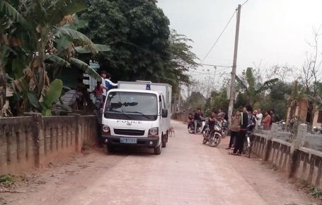 Lực lượng Công an huyện Tuyên Hóa ập vào nhà bắt đối tượng Trần Ngọc Lương cùng tang vật