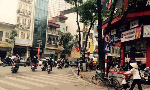 Khu vực đầu chợ Hòa Bình, phường Phố Huế, Hà Nội, nơi được nick name “M” mô tả xảy ra vụ nghi có dấu hiệu bắt cóc trẻ em