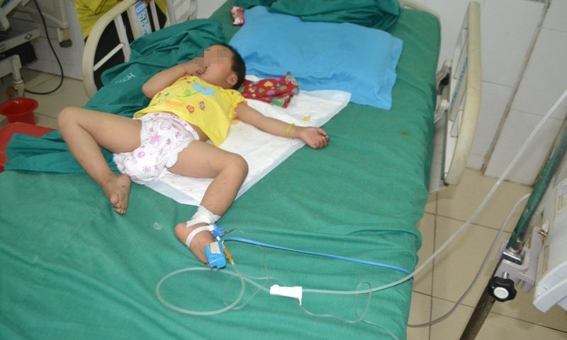 Hà Giang: Bé gái 3 tuổi bị đạn bắn xuyên đầu