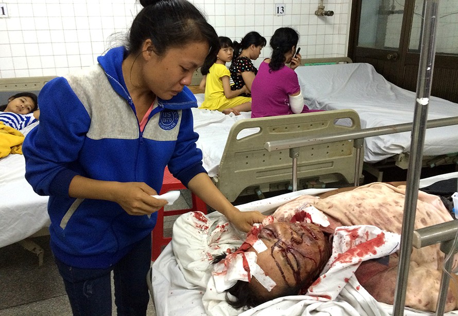 Ông Quý được chuyển đến bệnh viện cấp cứu trong tình trạng bị đánh dã man với nhiều thương tích nghiêm trọng trên mặt, đầu...