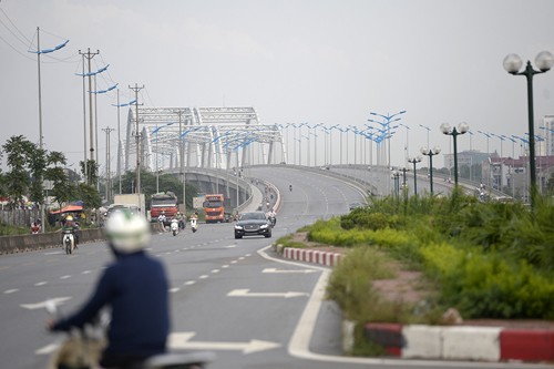 Trong 26 tuyến đường mới ở Hà Nội vừa được thành phố lên kế hoạch đặt tên, có hai tuyến đường dự kiến sẽ mang tên Hoàng Sa và Trường Sa. Trong ảnh là đường qua cầu Đông Trù (Đông Anh, Hà Nội), dự kiến sẽ mang tên Trường Sa