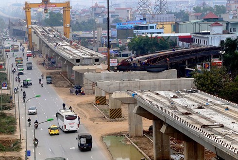 Đầu năm 2016, dự án đường sắt đô thị Cát Linh - Hà Đông chậm tiến độ 2 tháng do thiếu vốn. Ảnh: Bá Đô