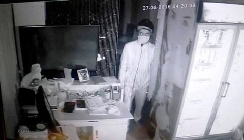 Hình ảnh kẻ trộm bị camera an ninh của quán ghi nhận được