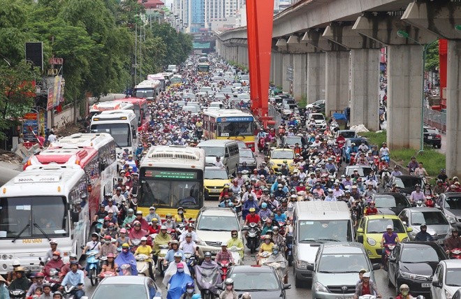 Hà Nội hiện có 5,5 triệu xe cá nhân, trong đó hơn 500.000 ôtô. Các điểm đỗ xe chỉ đáp ứng được 10% nhu cầu. Thành phố đã quy hoạch 88 điểm đỗ xe với diện tích trên 150 ha, tuy nhiên đến nay mới hoàn thành được 20 dự án
