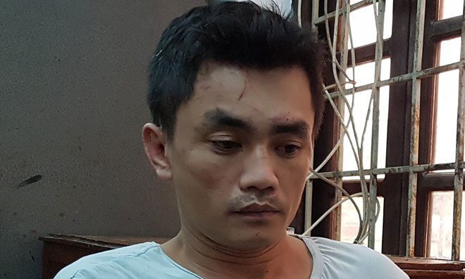 Việt bị người dân bắt giữ giao cho công an. Ảnh: Công an cung cấp