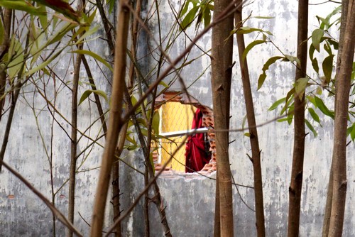 Tường trung tâm cai nghiện ở Bà Rịa- Vũng Tàu bị học viên đục thủng hồi tháng 4. Ảnh: Xuân Thắng