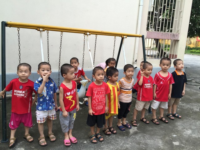 10 đứa trẻ là nạn nhân của những vụ mua bán trẻ em qua biên giới đang được nuôi dạy tại Trung tâm bảo trợ trẻ em có hoàn cảnh đặc biệt tỉnh Quảng Ninh
