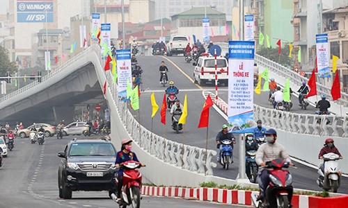 Sau 7 tháng thi công khẩn trương, hôm nay (26/12), Hà Nội chính thức thông xe cầu vượt tại nút giao Ô Đông Mác - Nguyễn Khoái