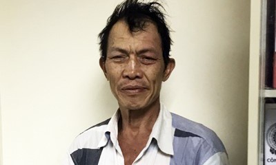 Trần Đình Khánh bị bắt quả tang khi đang lấy trộm 3 túi xách