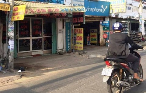 Hiện trường vụ cướp bằng súng điện là tiệm hót tóc ngay mặt tiền đường Tân Kỳ Tân Quý, quận Tân Phú
