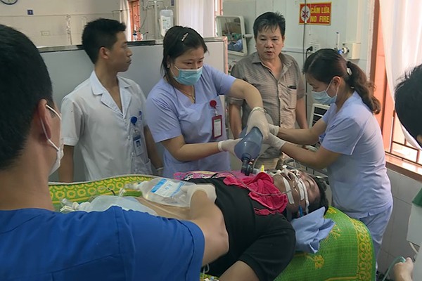 Đồng chí Lường Quang Học được cấp cứu tại bệnh viện
