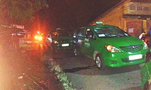 Gần chục tài xế lái taxi truy đuổi kẻ cướp trong đêm